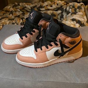 Nike Air Jordan 1 Mid Quartz